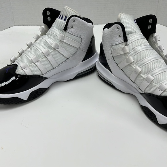 Jordan Max Aura (GS) AQ9214 121 Size 6Y - Picture 8 of 10